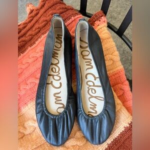 Sam Edelman size 7 navy blue leather ballet flats. In good condition.
